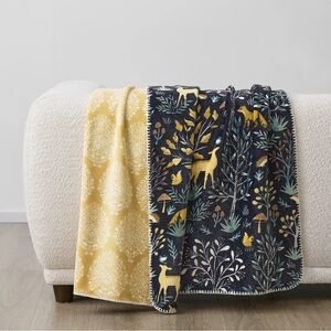 Casual Living Reversible Luxe Plush 50x70 Throw
